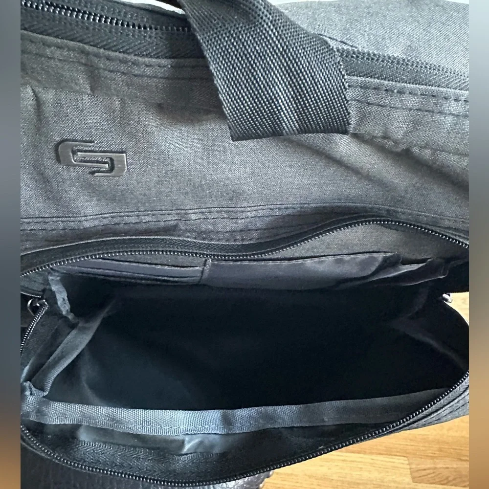 Laptop Bag! You Can Carry On Your Shoulder Or Your Back! Best Offer Accepted!🖤🖤
